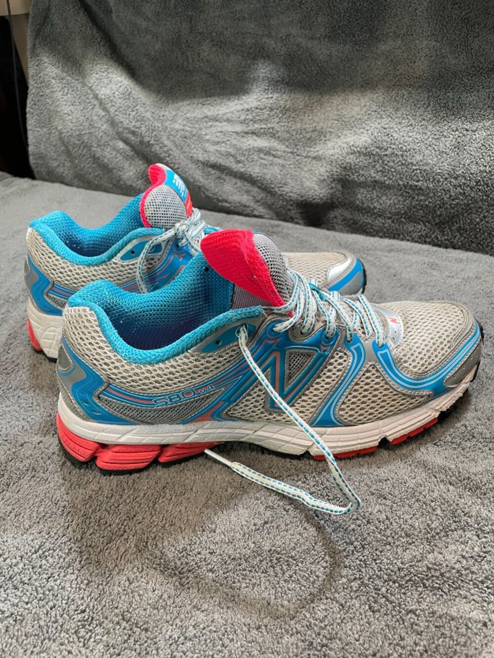 New Balance 580 V4 Running Shoes Sneakers Womens Size 10 Gray Blue Pink W580WP4 - Picture 2 of 15